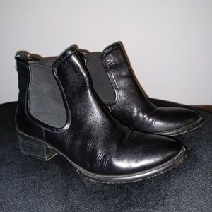 Donald J. Pliner Chelsea boots, size 6.5